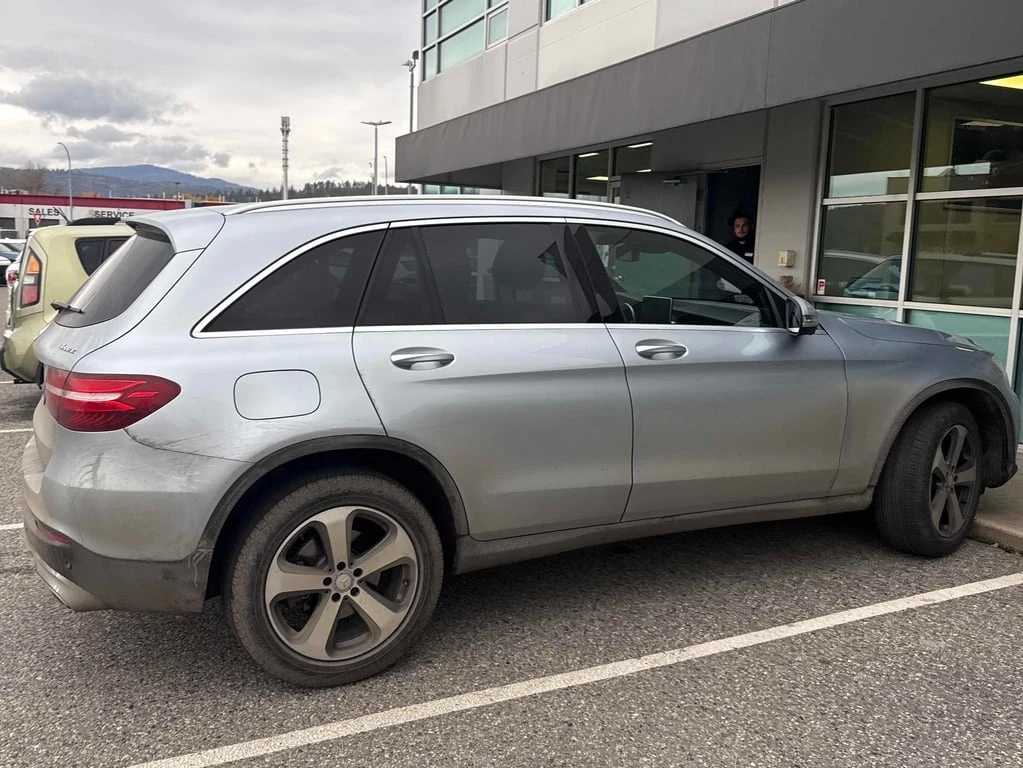 Mercedes-Benz GLC 300 * CARFAX * БЕЗ ПЪРВОНАЧАЛНА ВНОСКА - изображение 3