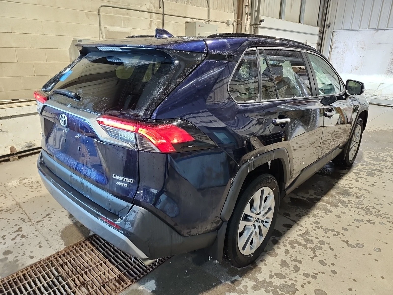 Toyota Rav4 Limited | Черен Салон | Сервизна История |  - изображение 3