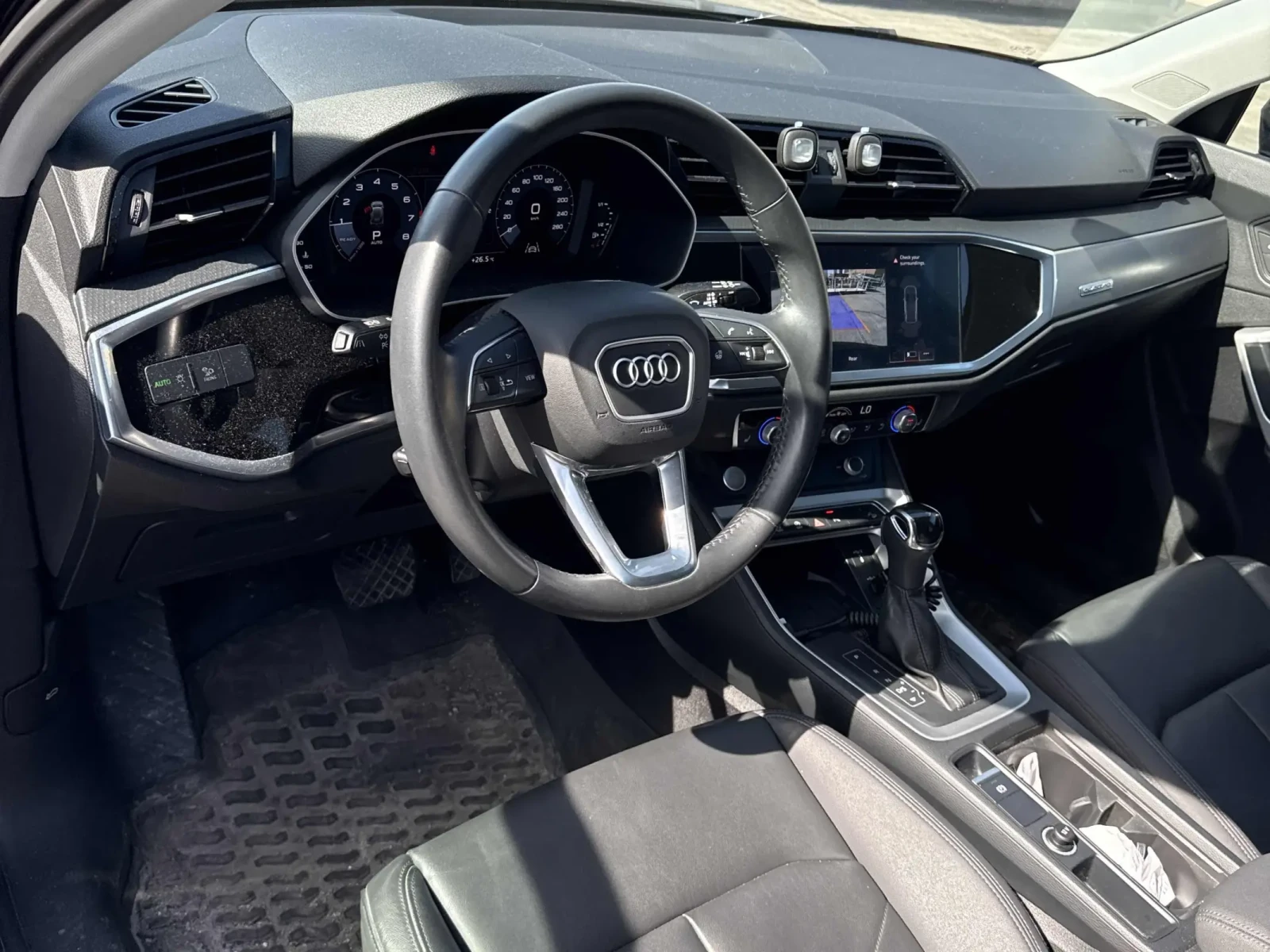 Audi Q3 Progressiv * Keyless * CARFAX * АВТО КРЕДИТ * , снимка 8 - Автомобили и джипове - 54904848