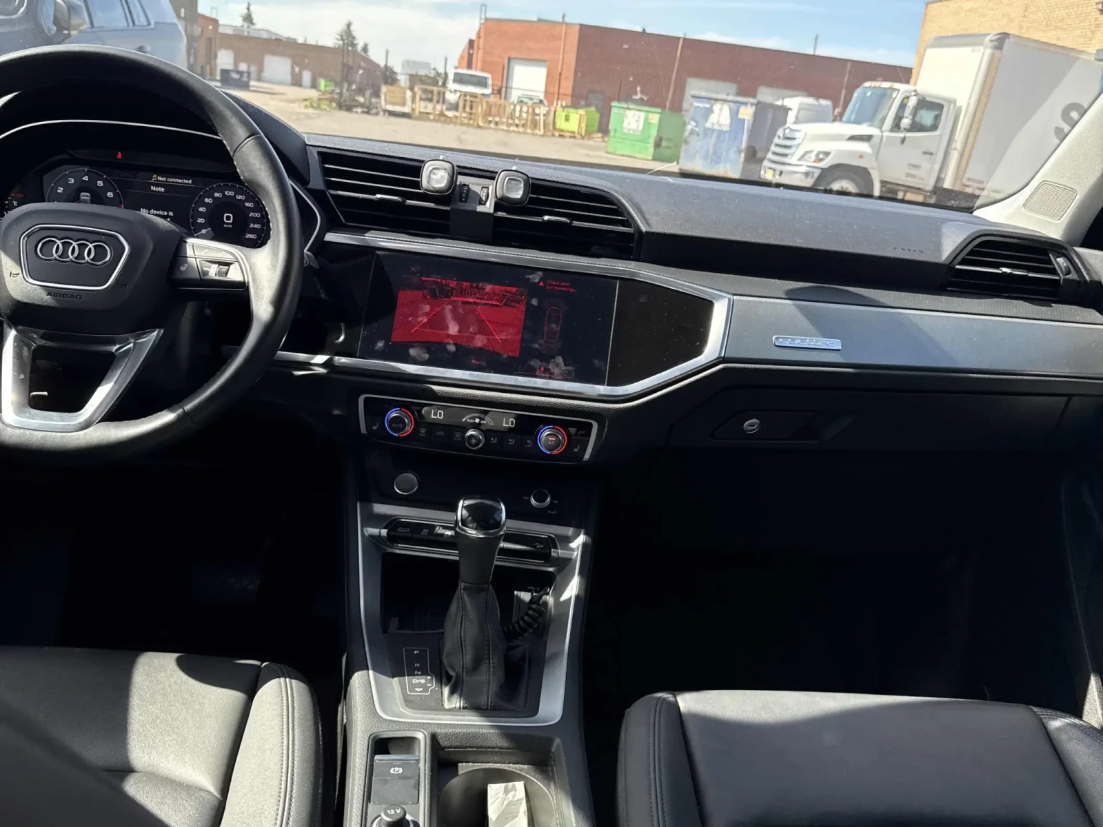 Audi Q3 Progressiv * Keyless * CARFAX * АВТО КРЕДИТ * , снимка 10 - Автомобили и джипове - 54904848