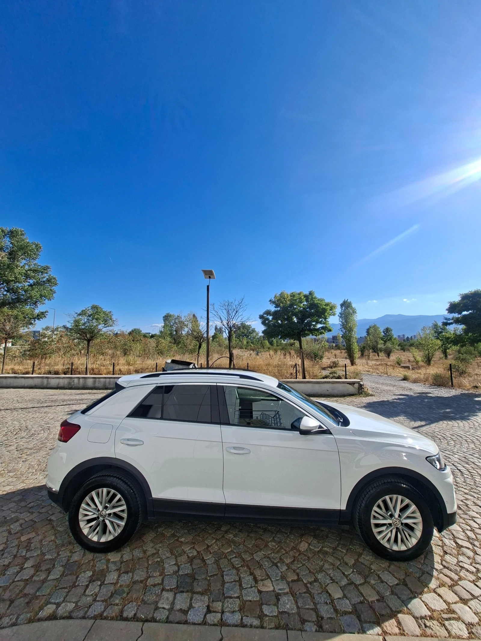 VW T-Roc, снимка 2 - Автомобили и джипове - 56073010