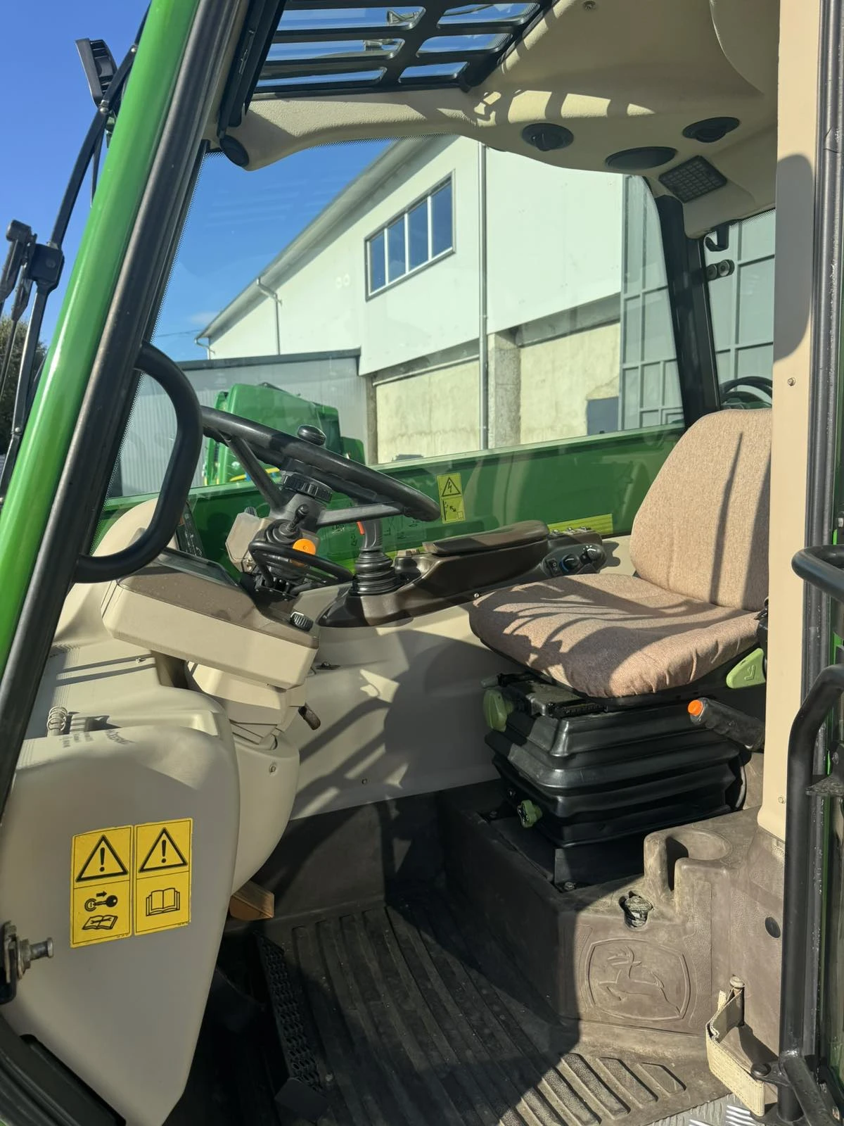 Телескопичен товарач John Deere 3400 - изображение 9