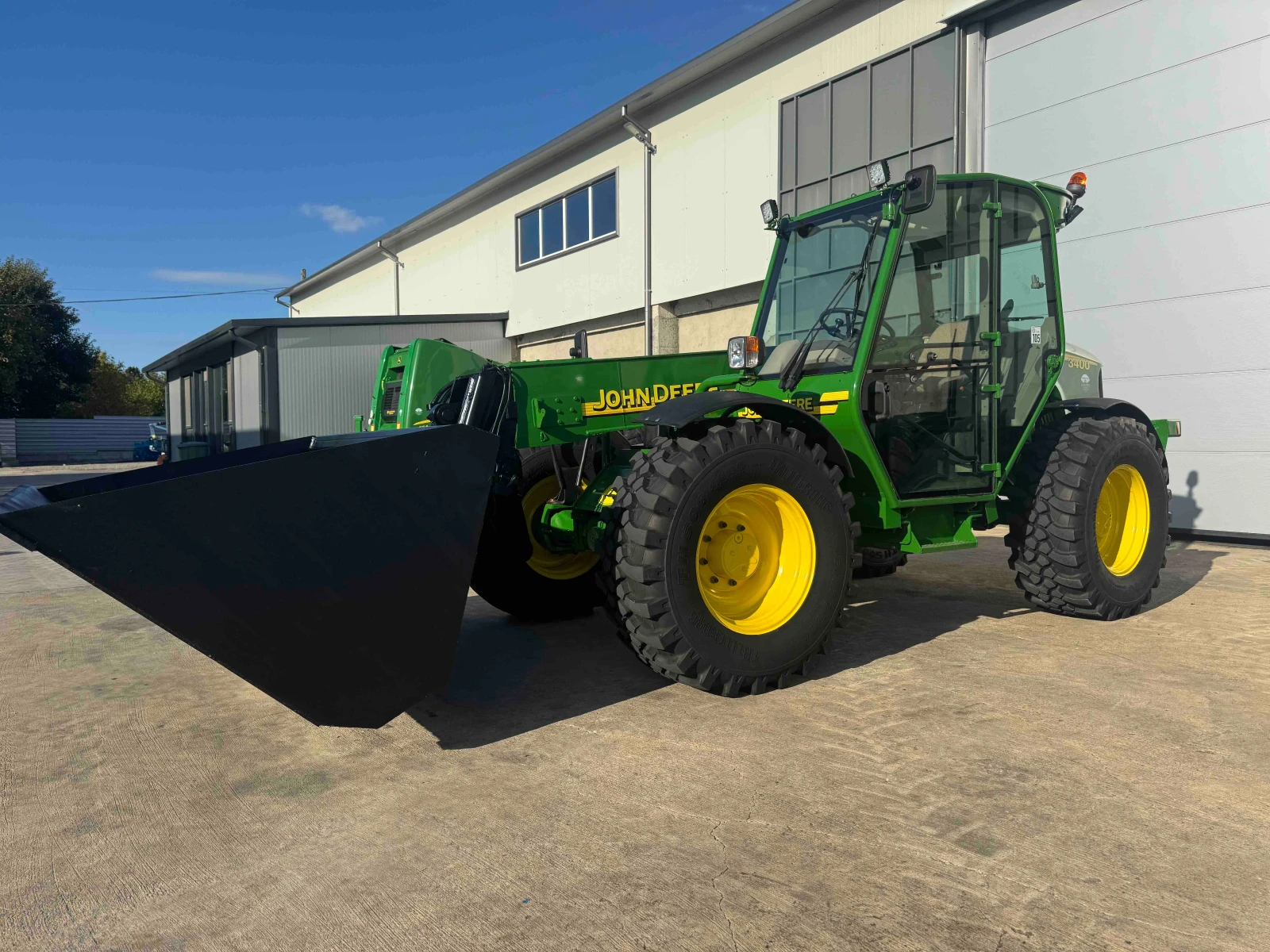 Телескопичен товарач John Deere 3400 - изображение 2