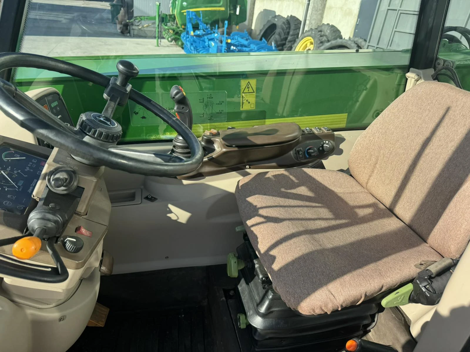 Телескопичен товарач John Deere 3400 - изображение 10