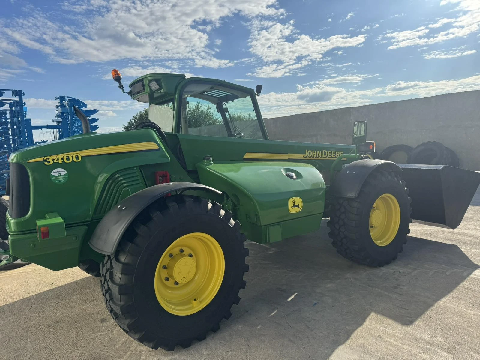 Телескопичен товарач John Deere 3400 - изображение 6