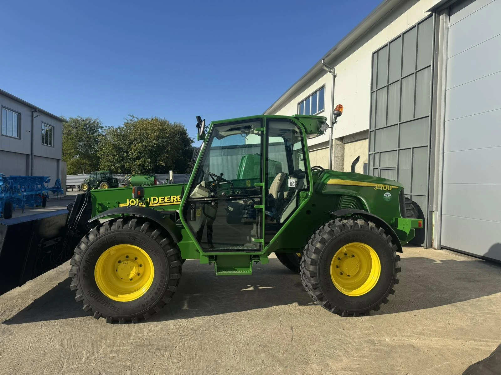 Телескопичен товарач John Deere 3400 - изображение 3