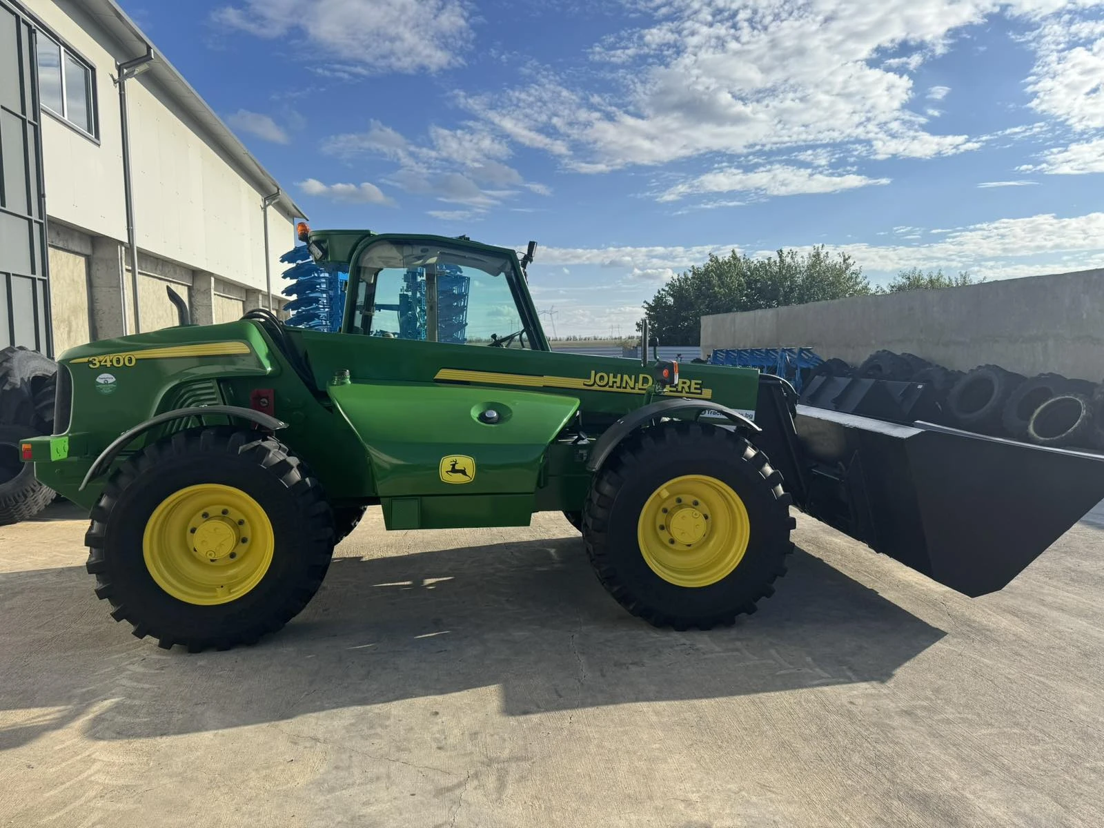 Телескопичен товарач John Deere 3400 - изображение 5