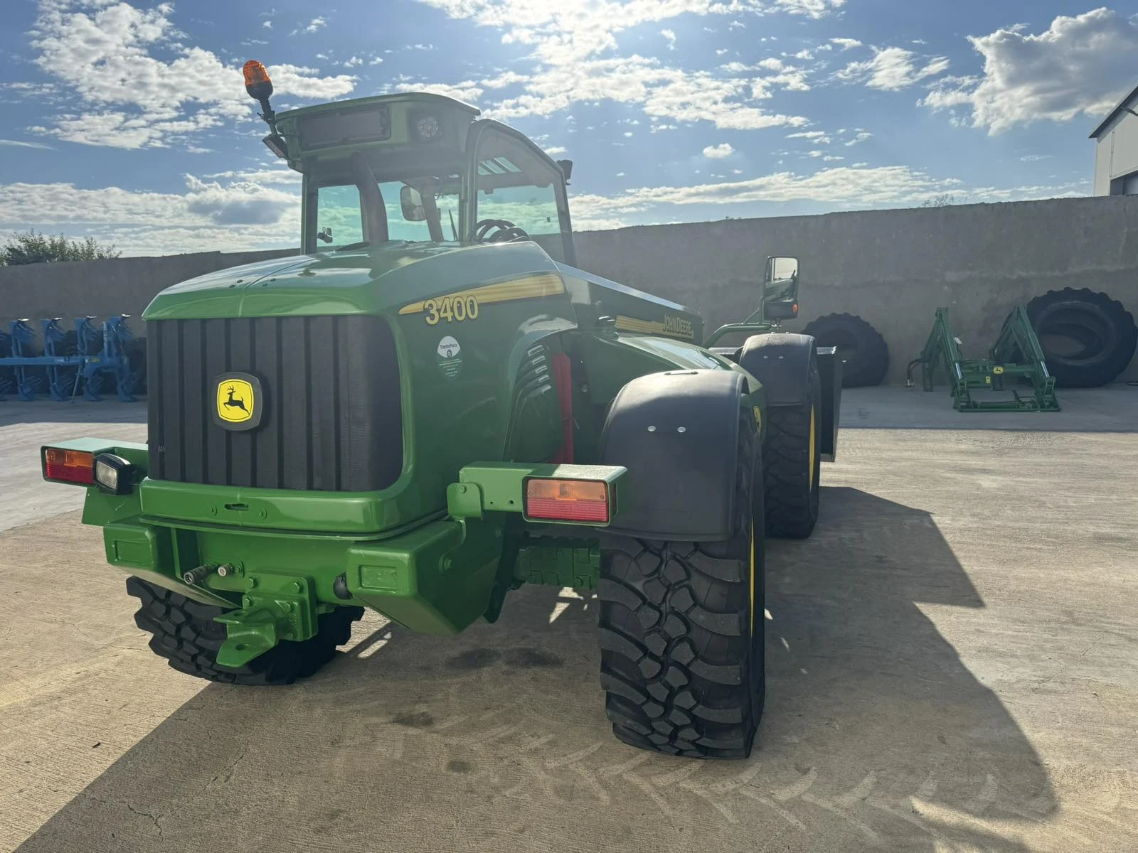 Телескопичен товарач John Deere 3400 - изображение 7