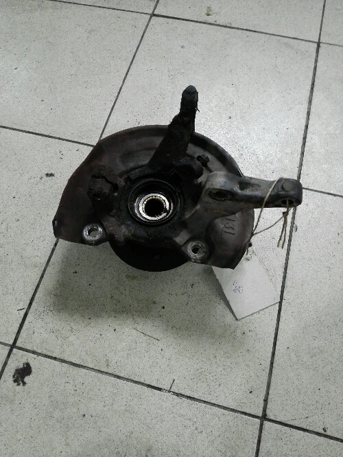 Шенкел преден ляв Мицубиши Спейс Стар 1.3Б