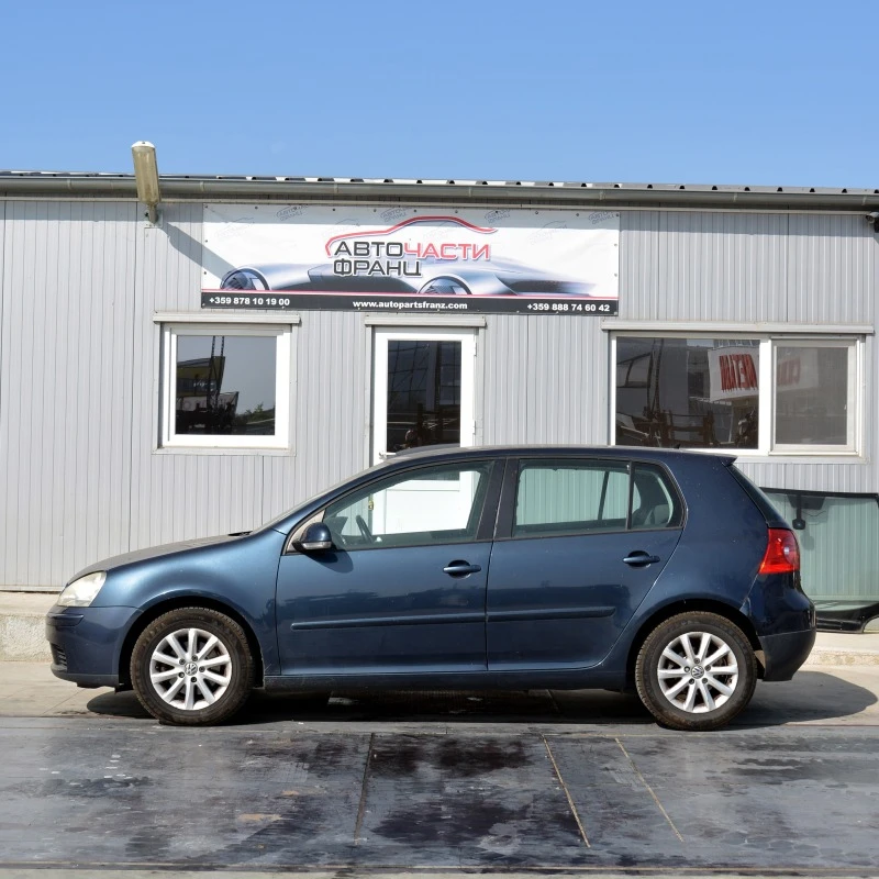 VW Golf 1.6 FSI, снимка 2 - Автомобили и джипове - 42444480