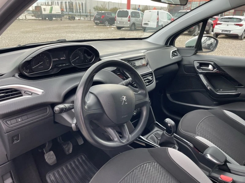 Peugeot 2008 1.2 VTi, снимка 11 - Автомобили и джипове - 43179555