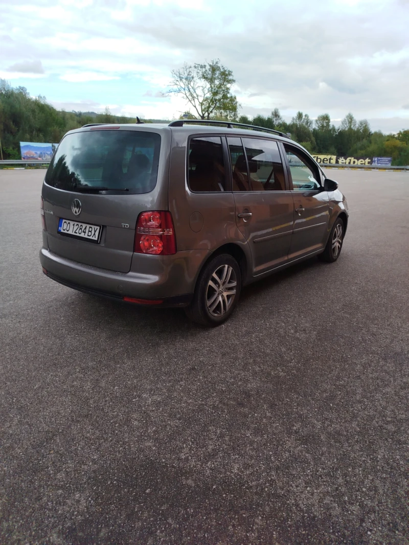 VW Touran 1.9, снимка 13 - Автомобили и джипове - 47304565