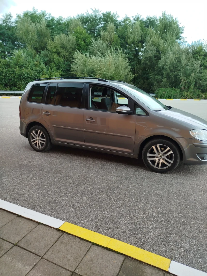 VW Touran 1.9, снимка 14 - Автомобили и джипове - 47304565