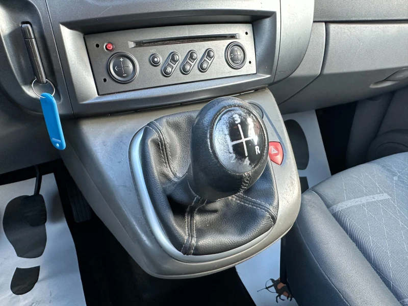 Renault Scenic 1.6i 113к.с. , снимка 12 - Автомобили и джипове - 47408597