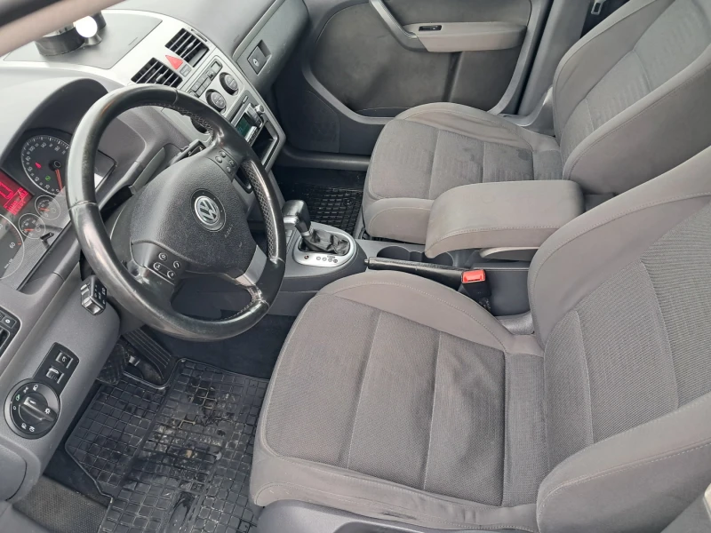 VW Touran 2.0 DSG, снимка 7 - Автомобили и джипове - 48586861