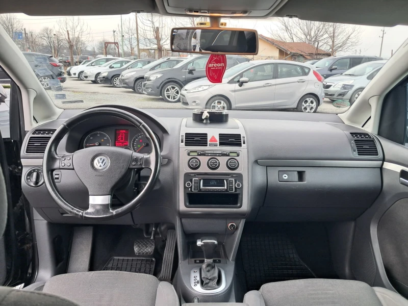 VW Touran 2.0 DSG, снимка 8 - Автомобили и джипове - 48586861