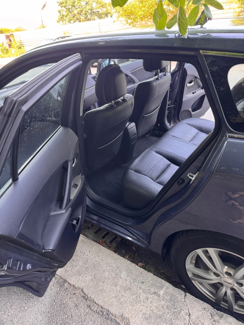 Toyota Avensis, снимка 10 - Автомобили и джипове - 52161788