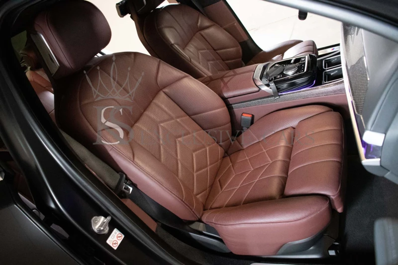 BMW 760 e* M-SPORT* TV* B & WI* SKY LOUNGE* EXECUTIVE LOUN, снимка 17 - Автомобили и джипове - 52493090