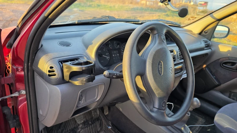 Renault Clio, снимка 10 - Автомобили и джипове - 53093258