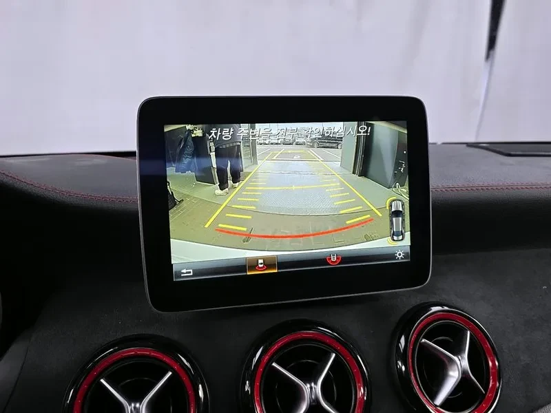 Mercedes-Benz CLA 2.5, снимка 15 - Автомобили и джипове - 54287828