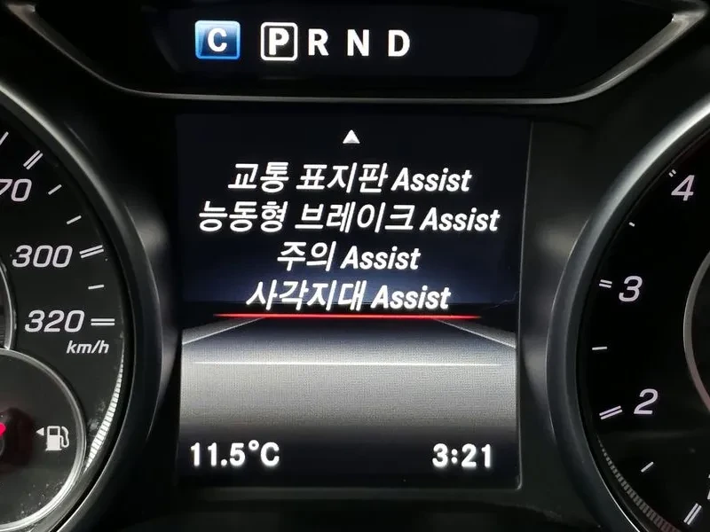 Mercedes-Benz CLA 2.5, снимка 16 - Автомобили и джипове - 54287828