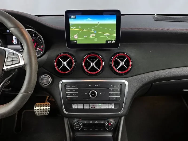 Mercedes-Benz CLA 2.5, снимка 14 - Автомобили и джипове - 54287828