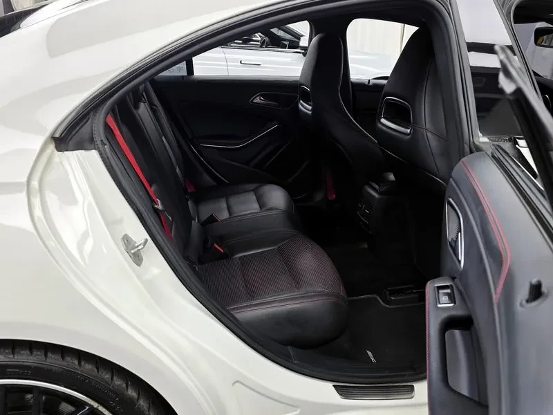 Mercedes-Benz CLA 2.5, снимка 12 - Автомобили и джипове - 54287828