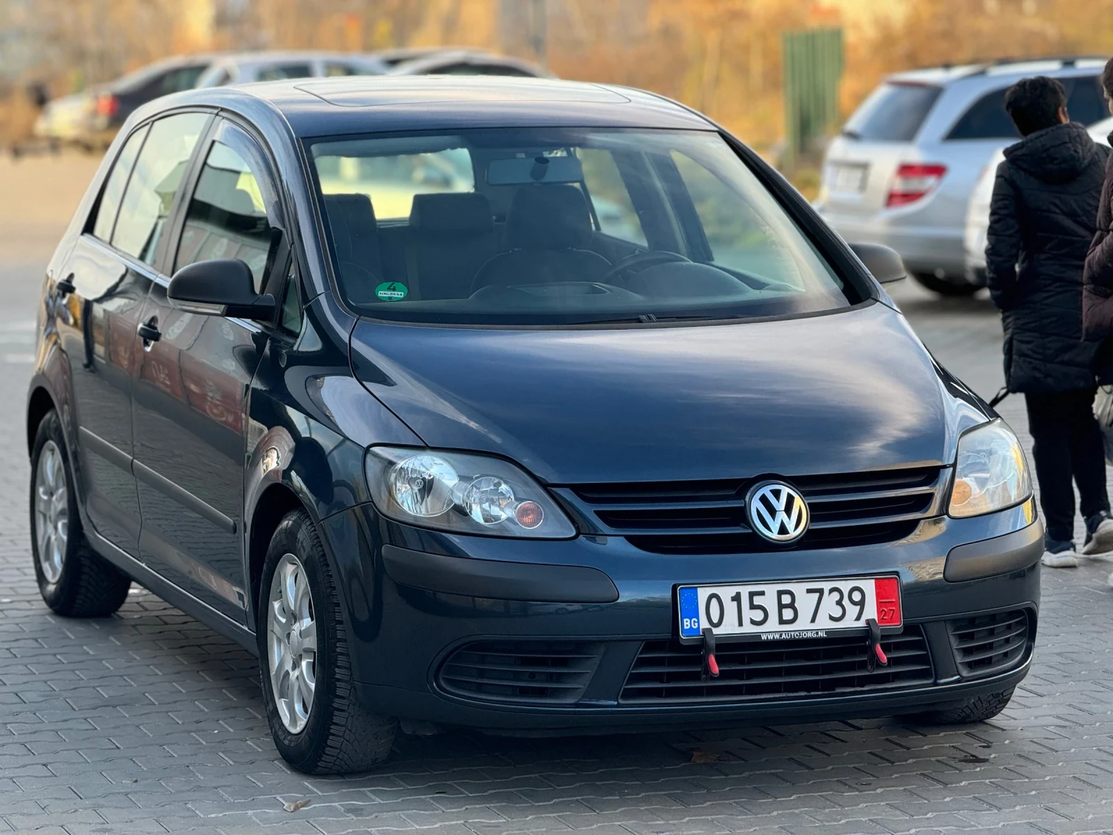 VW Golf Plus 1.6 102к.с. Бензин Автомат - изображение 3