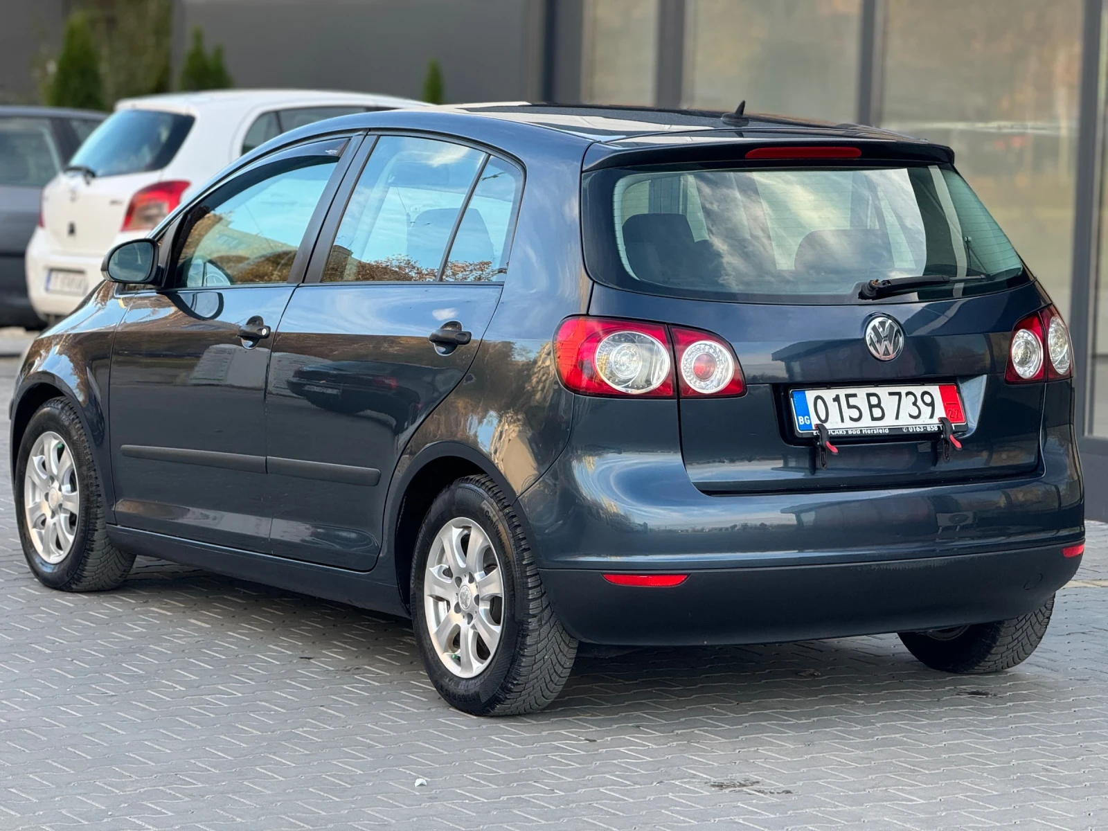 VW Golf Plus 1.6 102к.с. Бензин Автомат - изображение 4