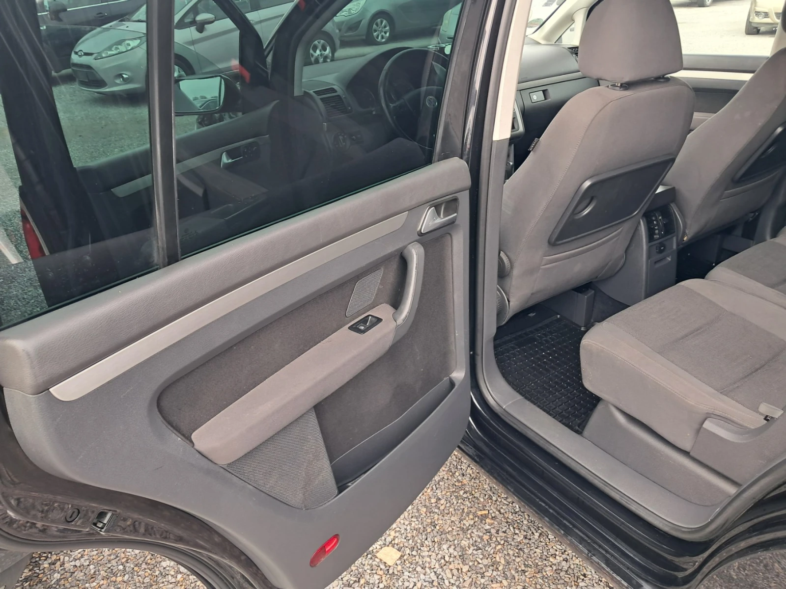 VW Touran 2.0 DSG | Mobile.bg — изображение 12