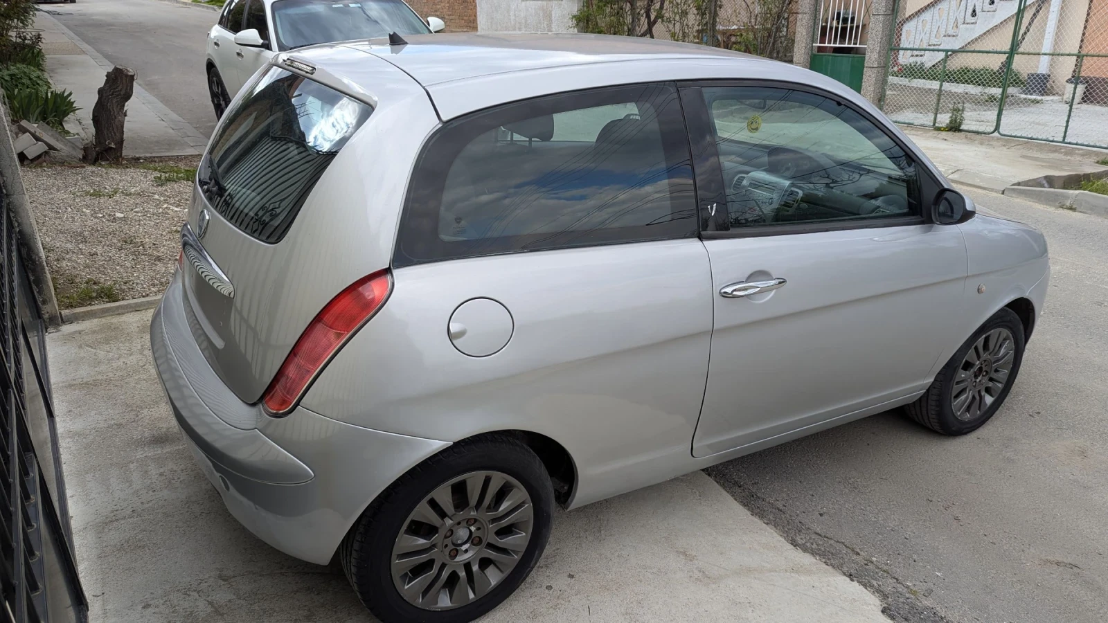 Lancia Ypsilon 1.2 ГАЗ - изображение 5