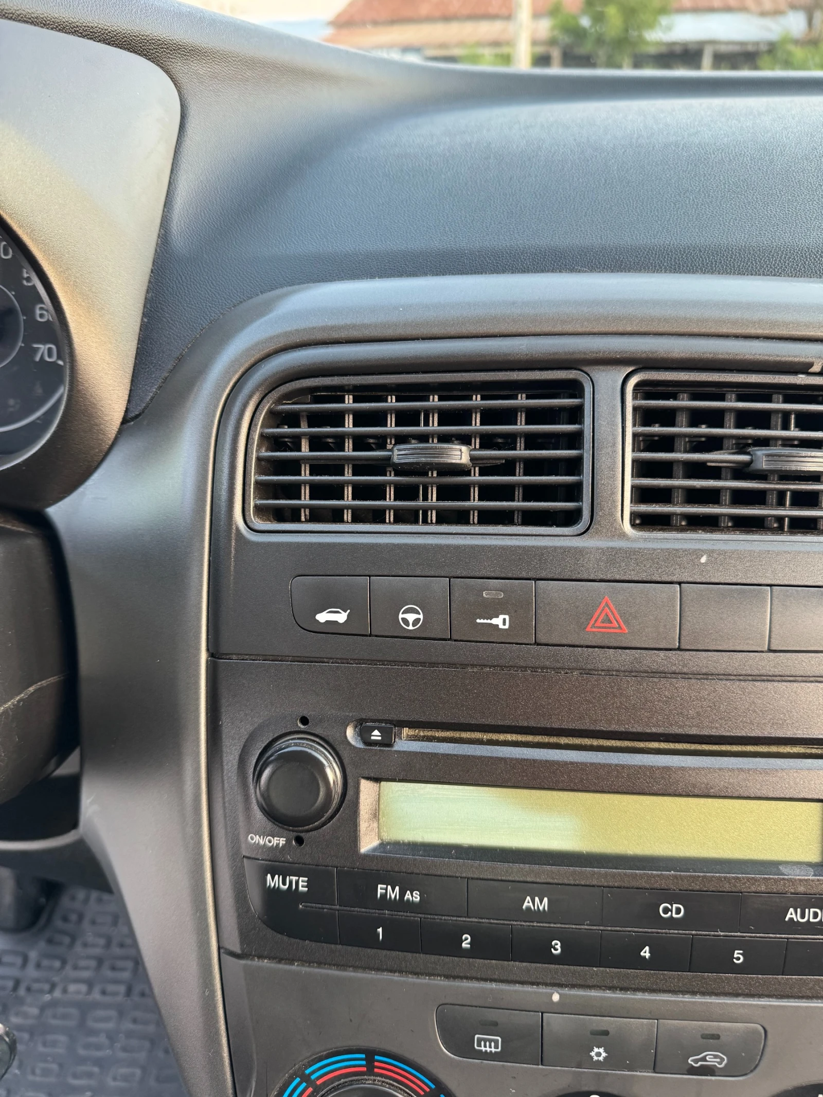 Fiat Punto 1.4i 150 000км - изображение 10