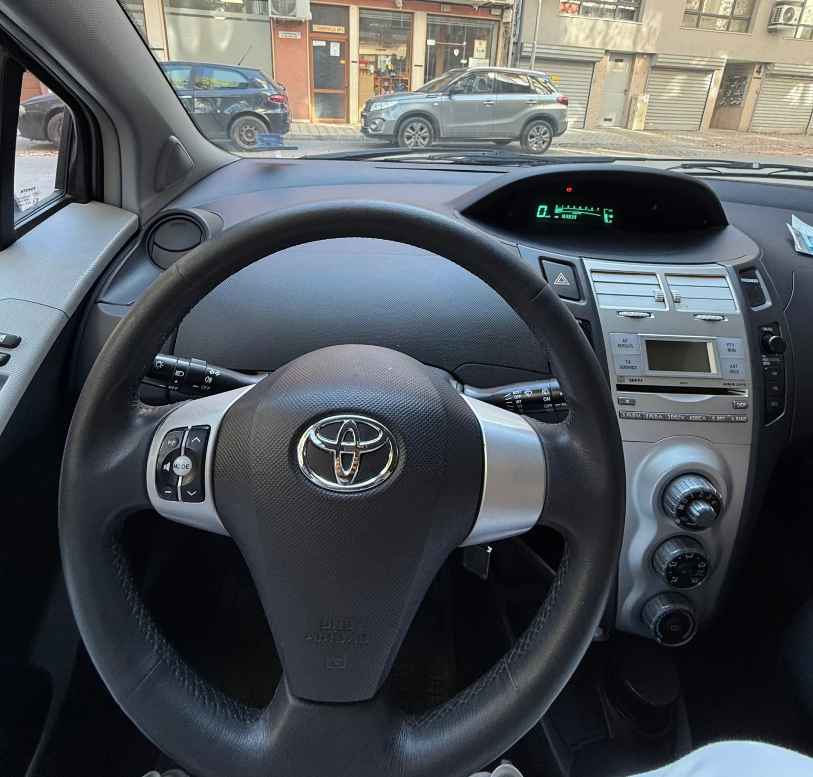 Toyota Yaris 1.3 Бензин - изображение 8