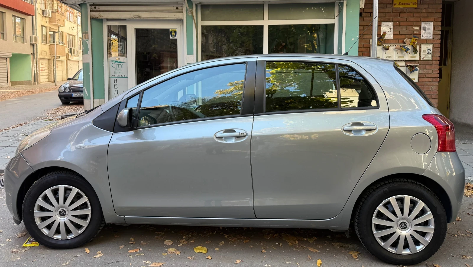 Toyota Yaris 1.3 Бензин - изображение 3