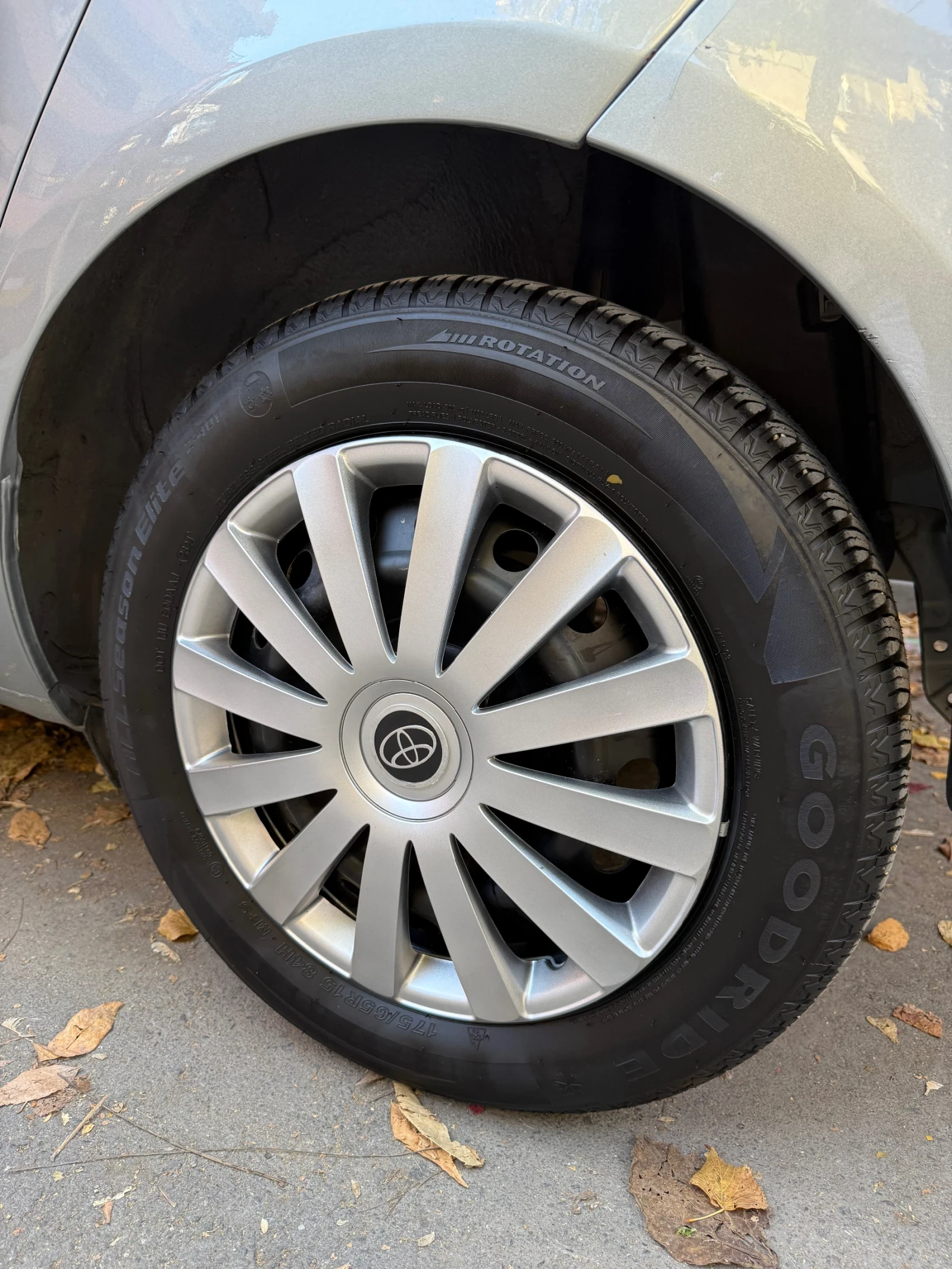 Toyota Yaris 1.3 Бензин - изображение 5