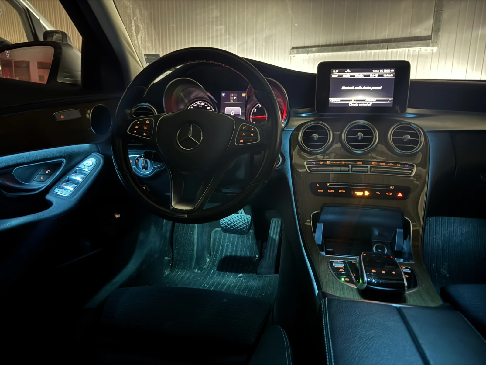 Mercedes-Benz C 180 FACELIFT Реални километри!!! - изображение 2