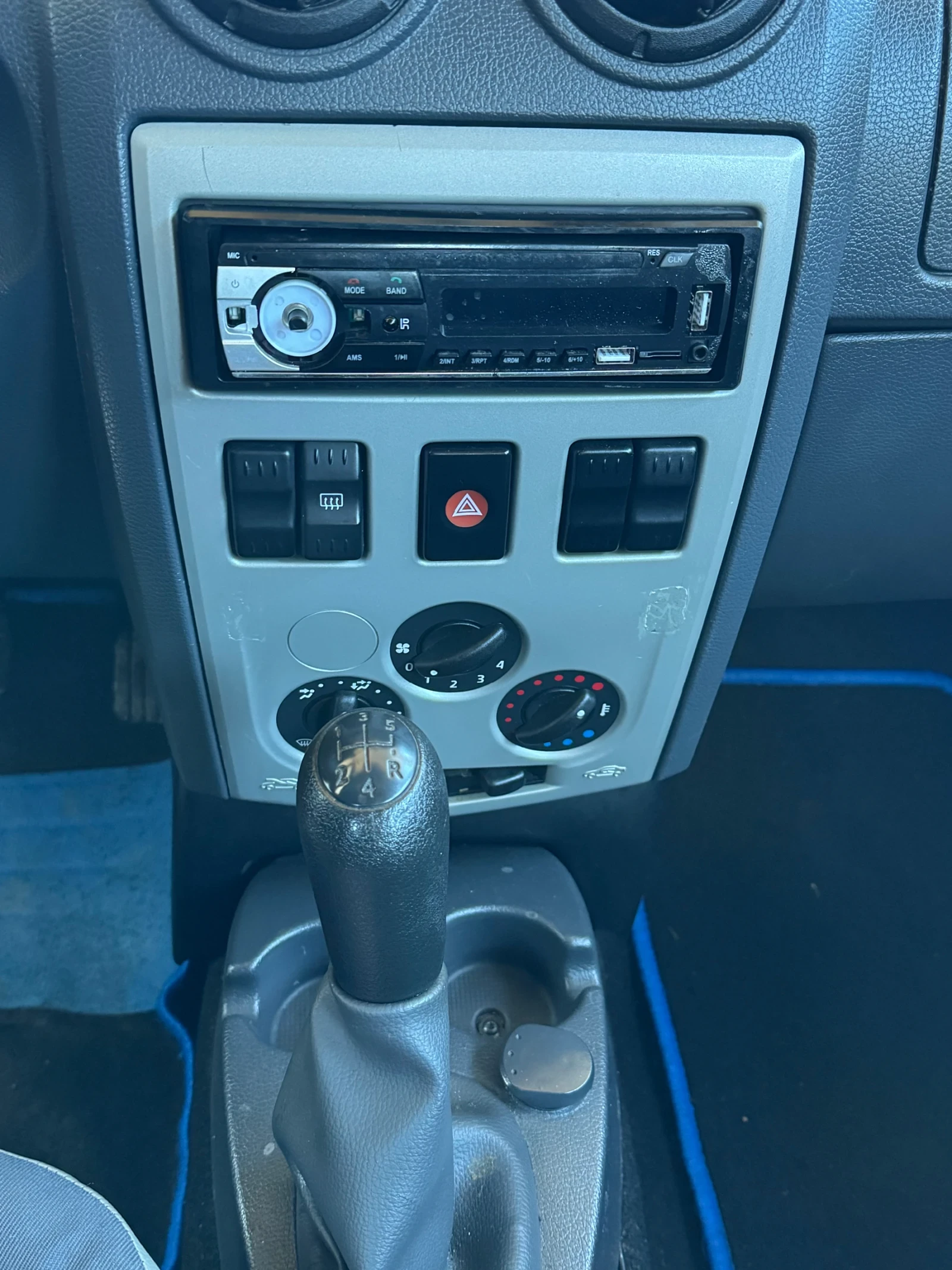 Dacia Logan 1.6 - изображение 7