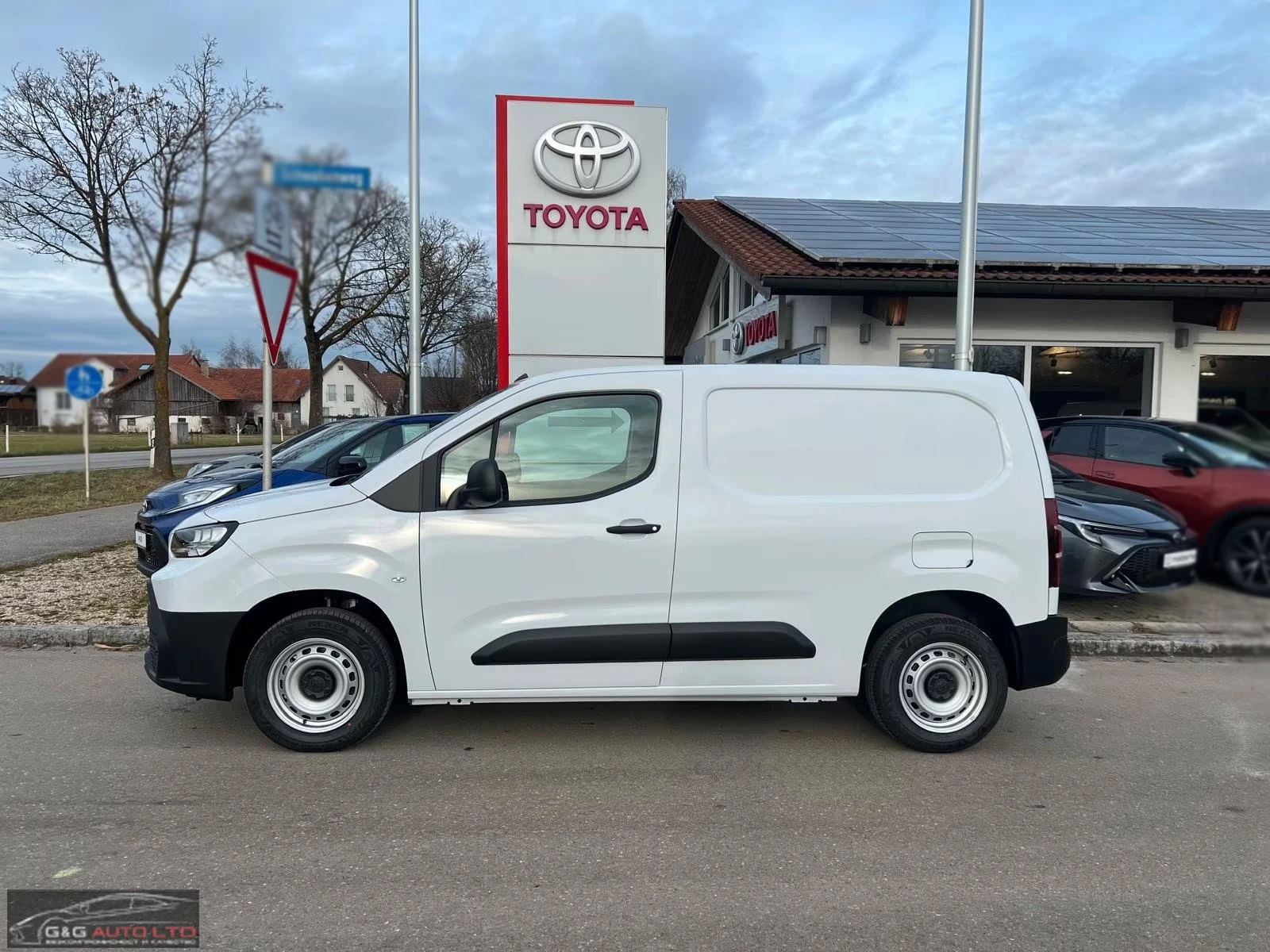 Toyota Proace City НОВ!/1.5DUTY/102HP/L1/NAVI/LED/130q, снимка 3 - Автомобили и джипове - 54113765