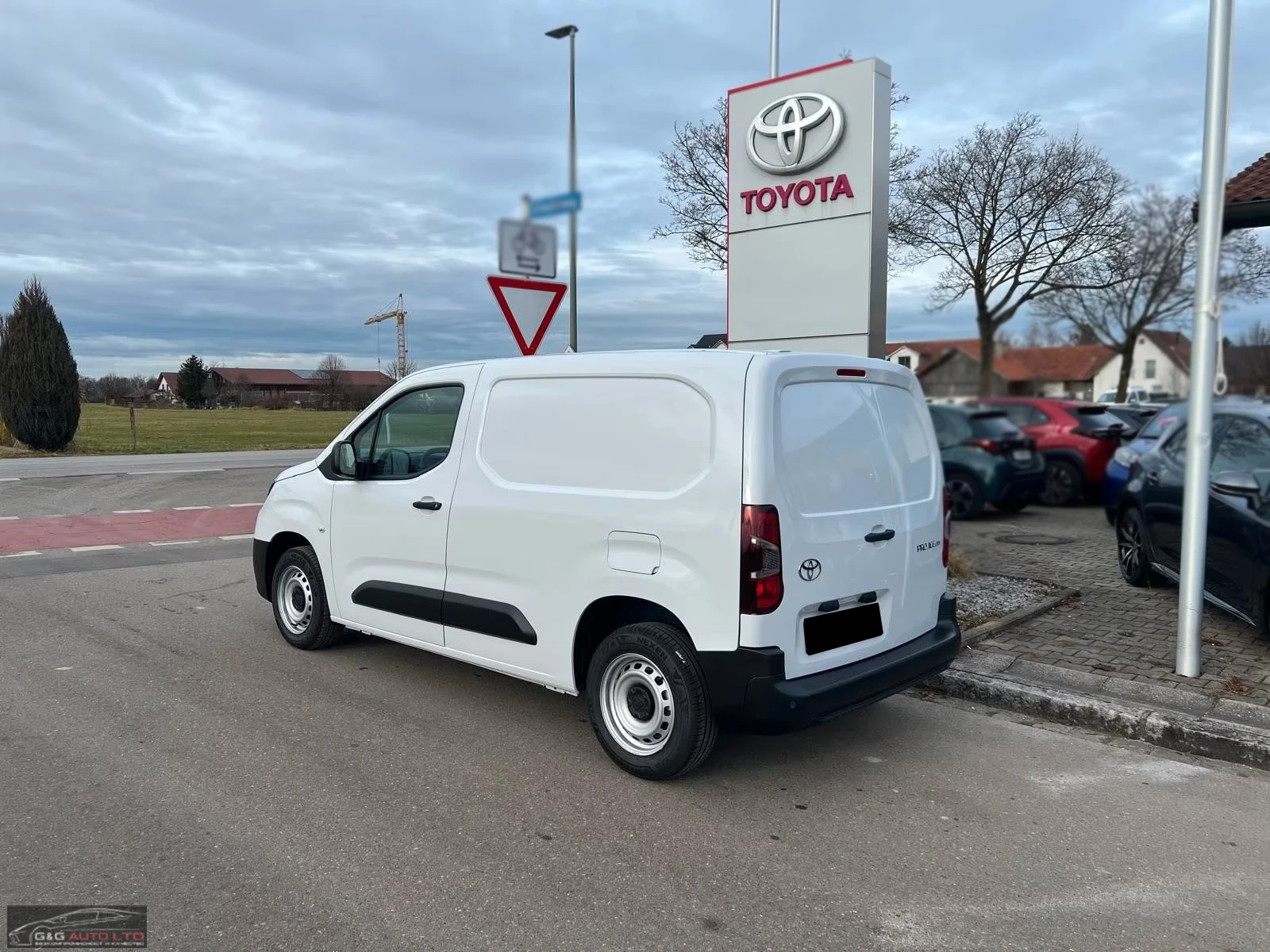 Toyota Proace City НОВ!/1.5DUTY/102HP/L1/NAVI/LED/130q, снимка 4 - Автомобили и джипове - 54113765