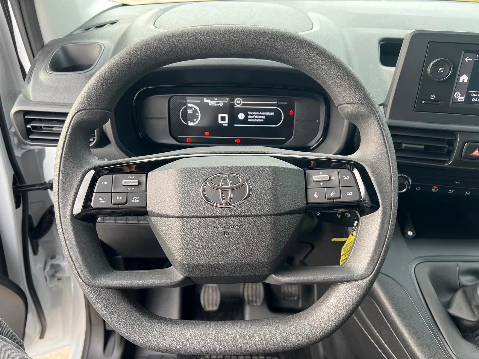 Toyota Proace City НОВ!/1.5DUTY/102HP/L1/NAVI/LED/130q, снимка 8 - Автомобили и джипове - 54113765