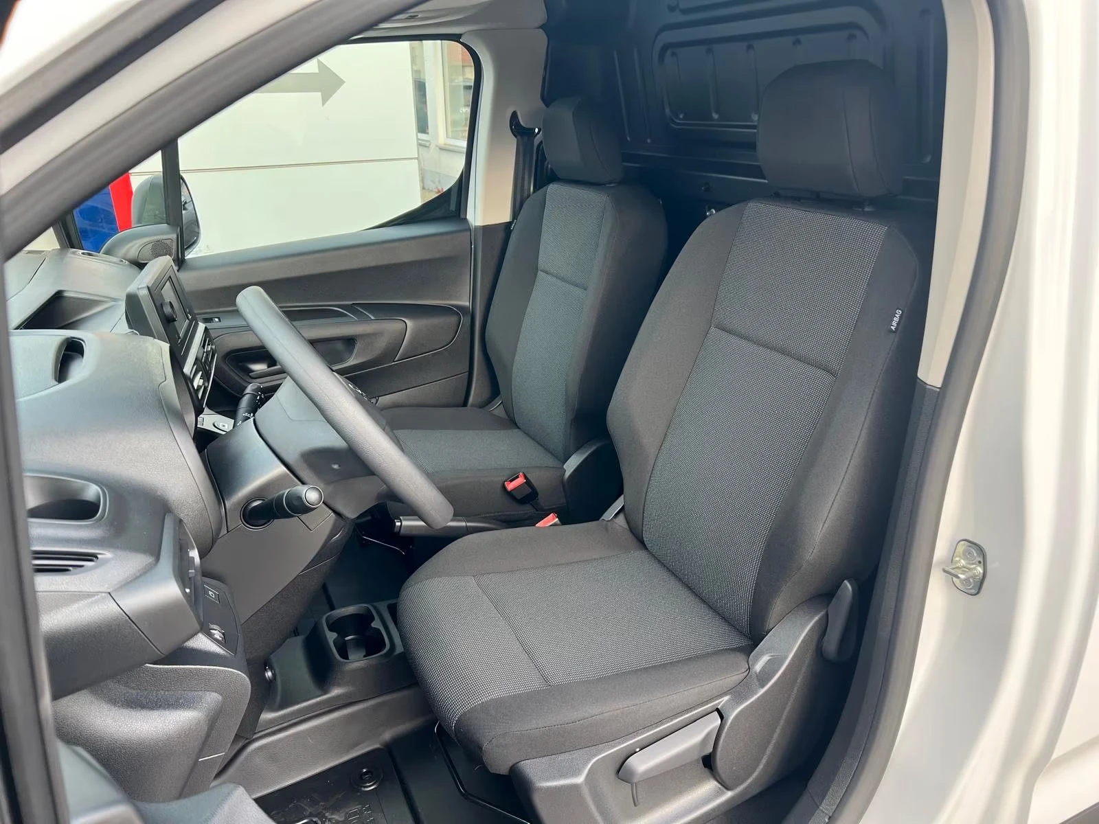 Toyota Proace City НОВ!/1.5DUTY/102HP/L1/NAVI/LED/130q, снимка 7 - Автомобили и джипове - 54113765