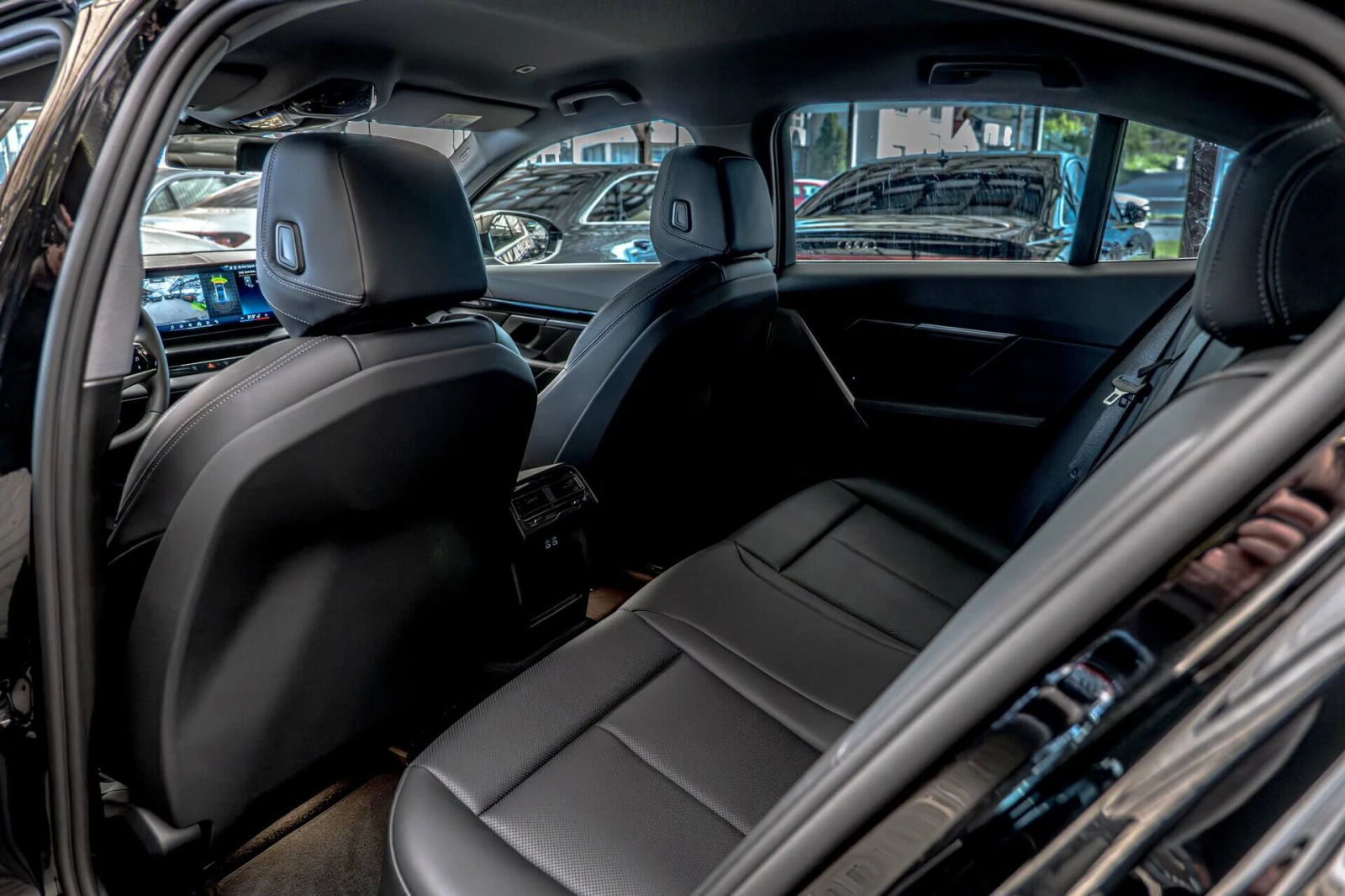 BMW 520 i/Ambient/Virtual/Active Guard/Adaptive Led/Pedest, снимка 8 - Автомобили и джипове - 54344699