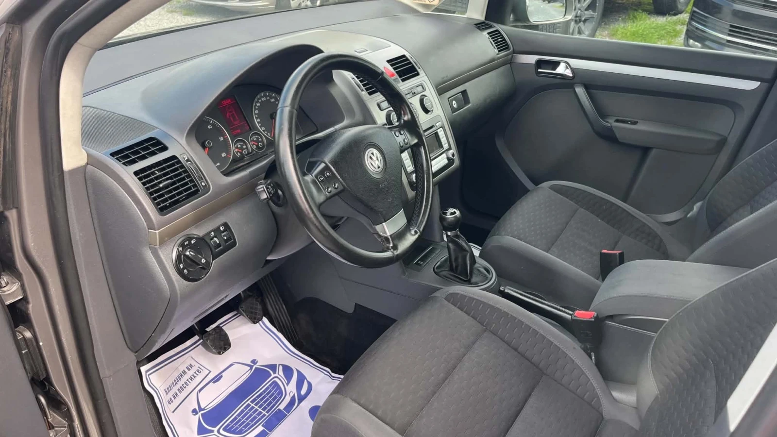 VW Touran 1.9 TDI- 105кс, снимка 8 - Автомобили и джипове - 54526216