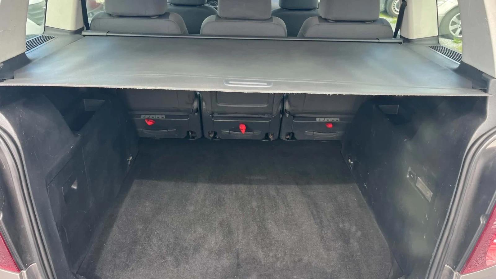 VW Touran 1.9 TDI- 105кс, снимка 11 - Автомобили и джипове - 54526216