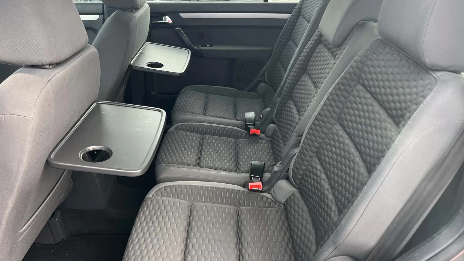 VW Touran 1.9 TDI- 105кс, снимка 10 - Автомобили и джипове - 54526216