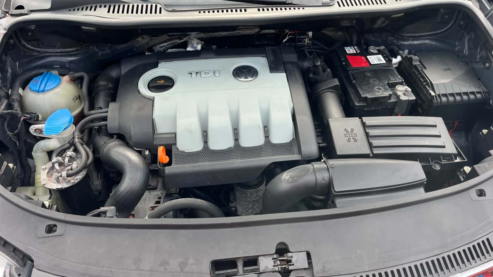 VW Touran 1.9 TDI- 105кс, снимка 13 - Автомобили и джипове - 54526216