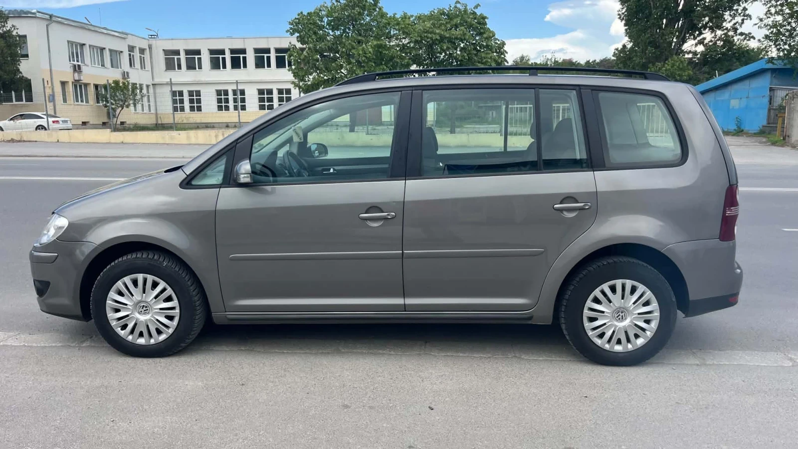 VW Touran 1.9 TDI- 105кс, снимка 6 - Автомобили и джипове - 54526216