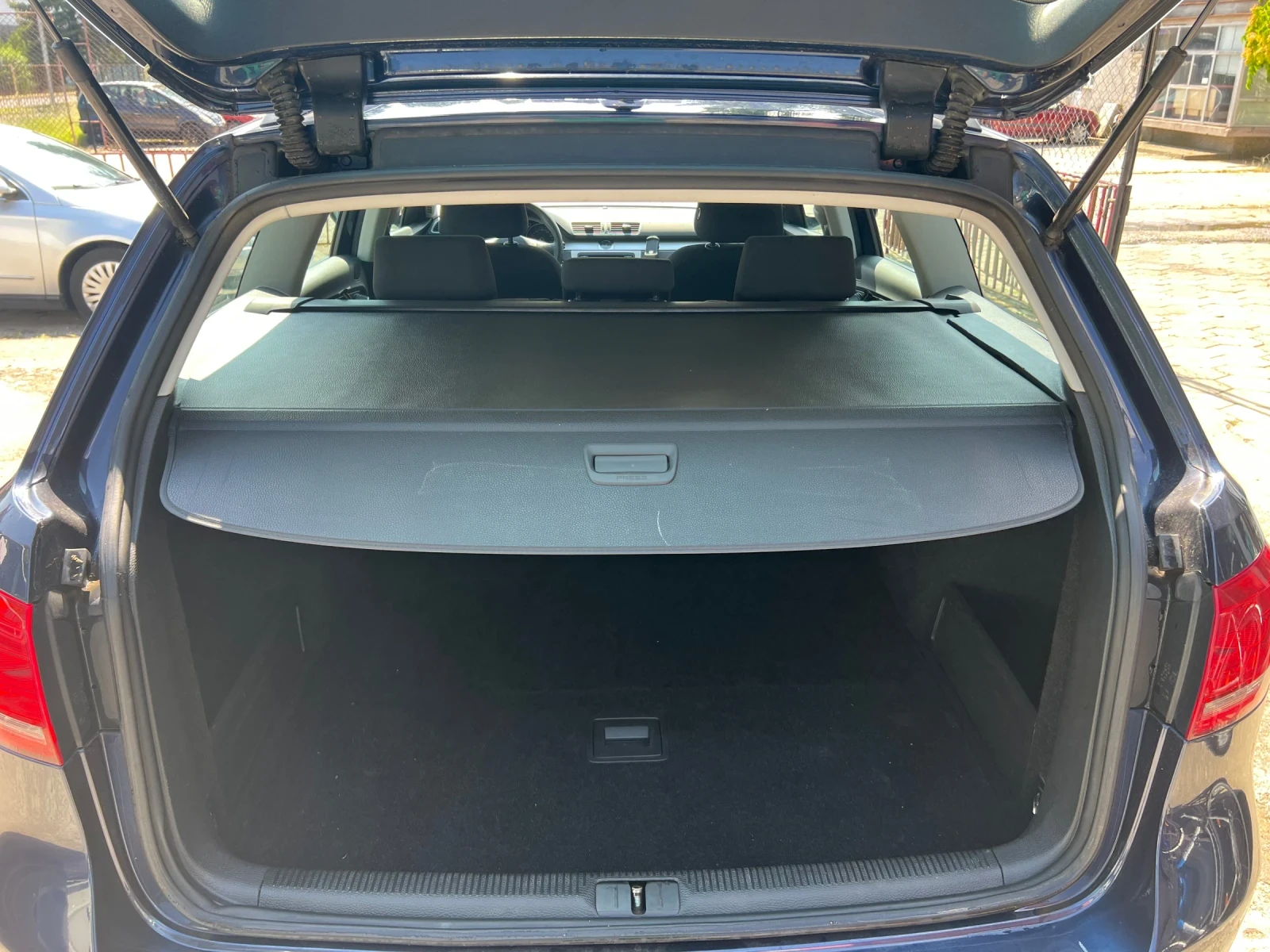 VW Passat 1.6TDI 105kc., снимка 5 - Автомобили и джипове - 55258482