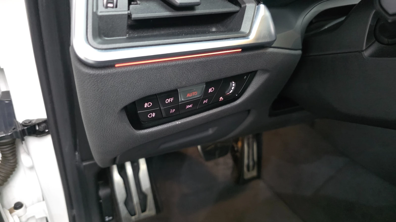BMW 320 Touring | HUD | 360 | Memory | Подгреви , снимка 14 - Автомобили и джипове - 55507615