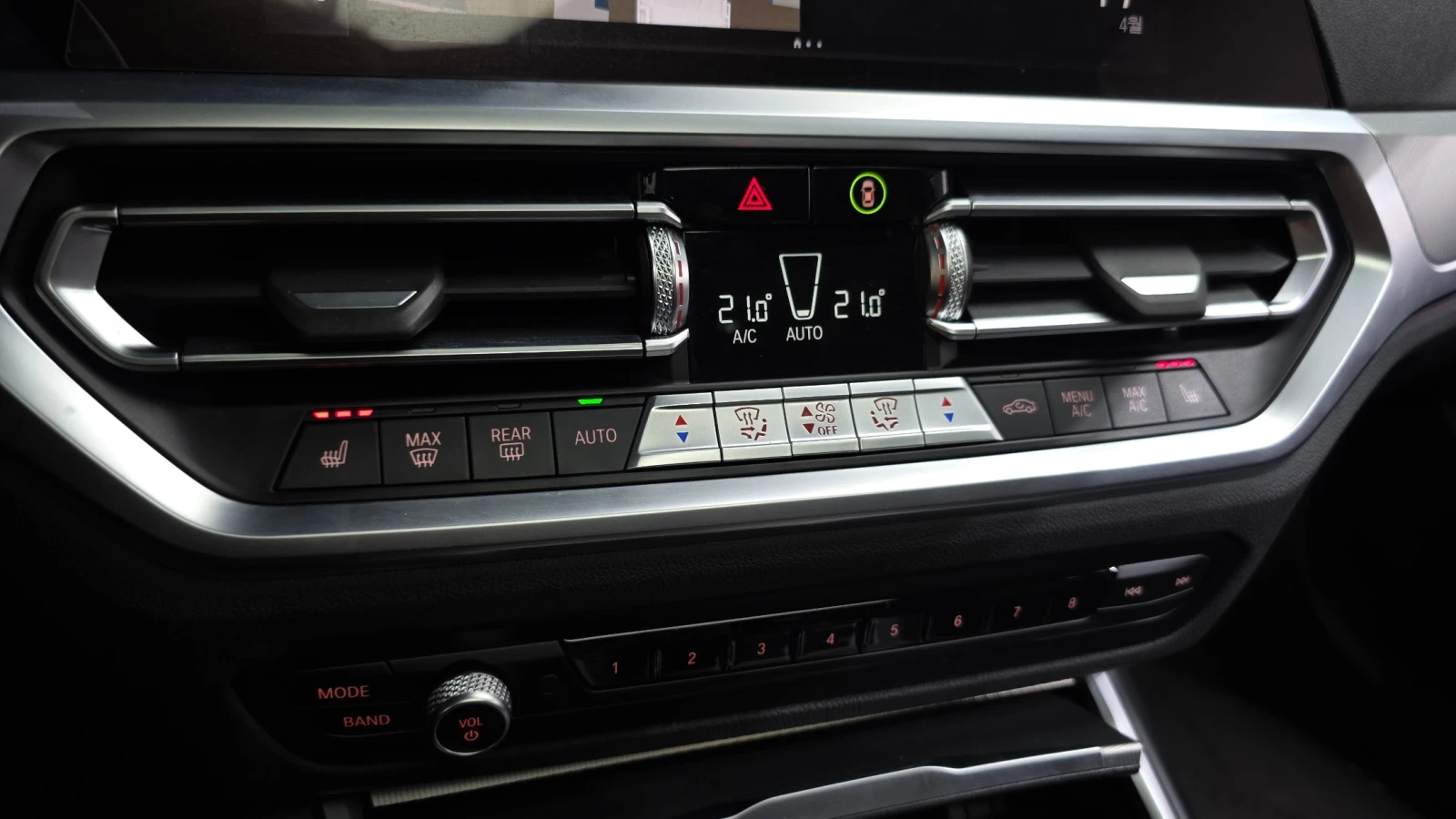 BMW 320 Touring | HUD | 360 | Memory | Подгреви , снимка 10 - Автомобили и джипове - 55507615